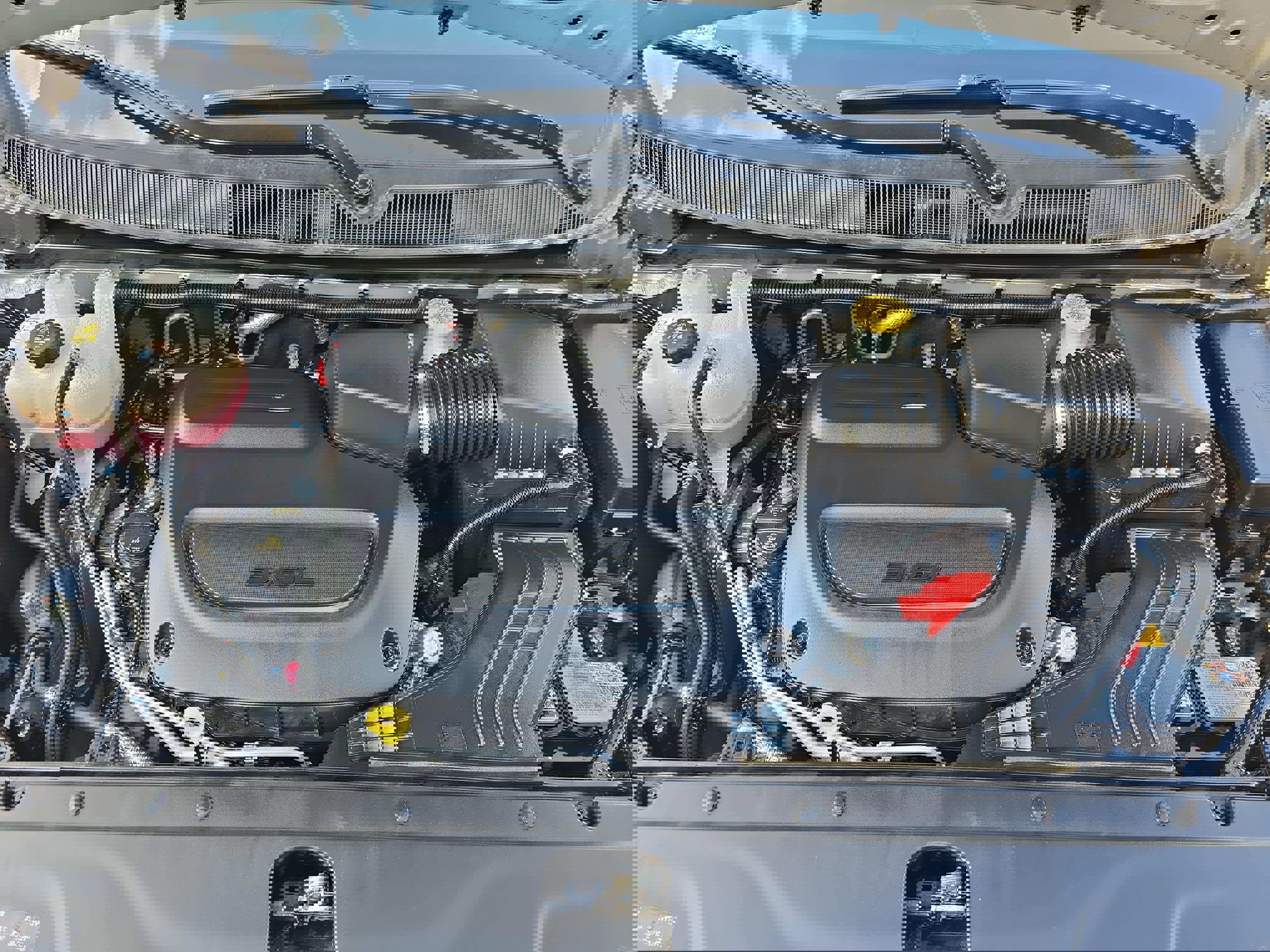 Used 2024 Chrysler Pacifica Touring-L image 32