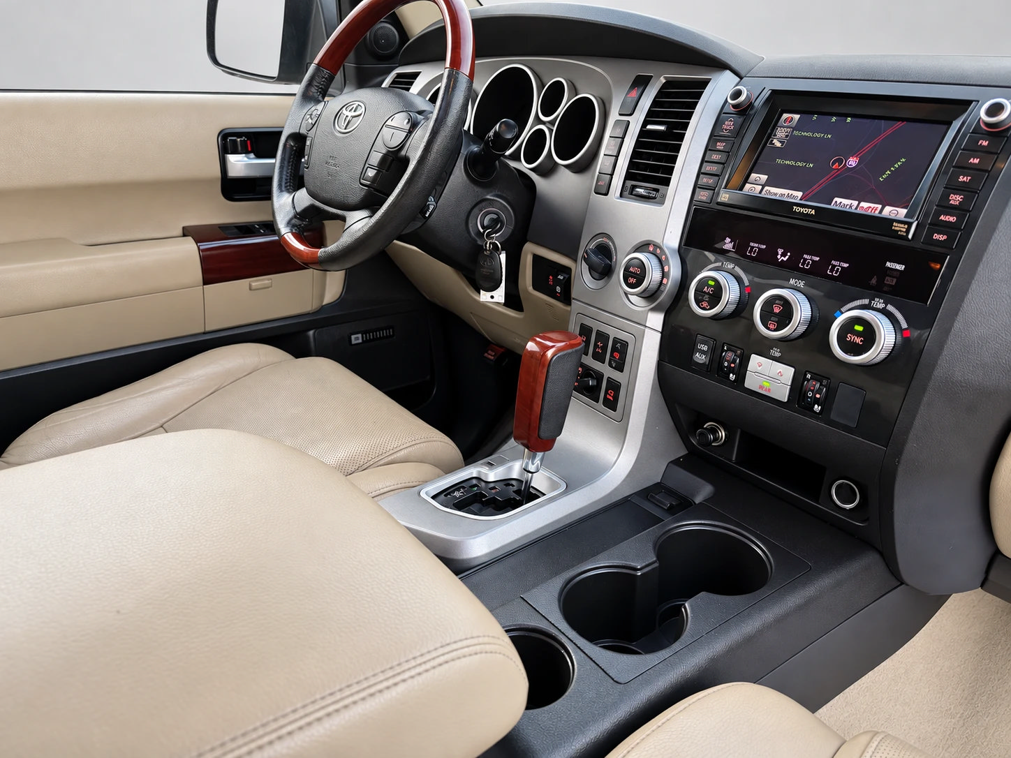 Used 2011 Toyota Sequoia Platinum AWD/4WD image 8