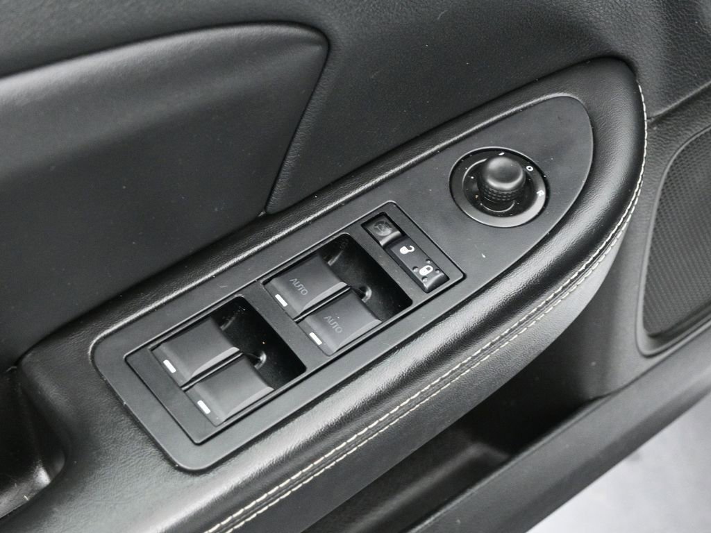 Used 2014 Chrysler 200 Limited image 9