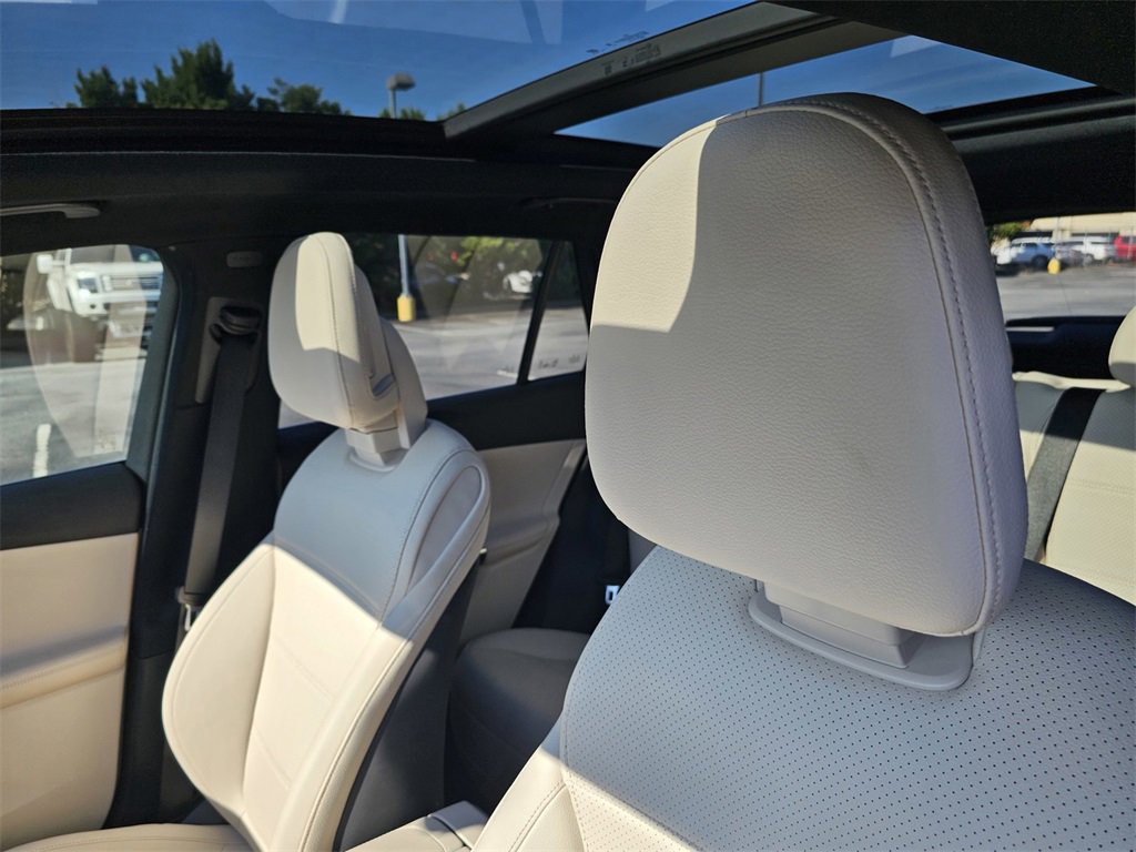 Used 2025 Mercedes-Benz GLC 300 image 17