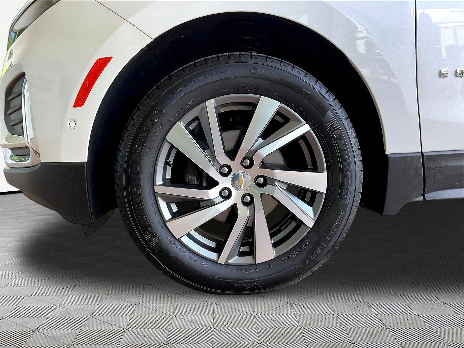Used 2024 Chevrolet Equinox Premier AWD/4WD image 32