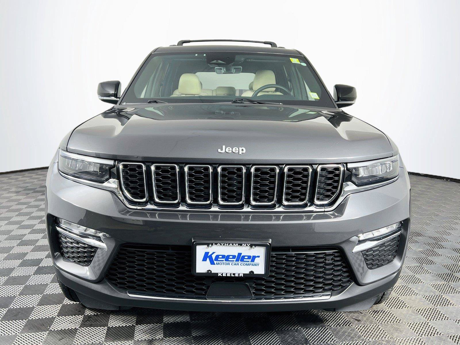 Used 2025 Jeep Grand Cherokee Limited AWD/4WD image 9