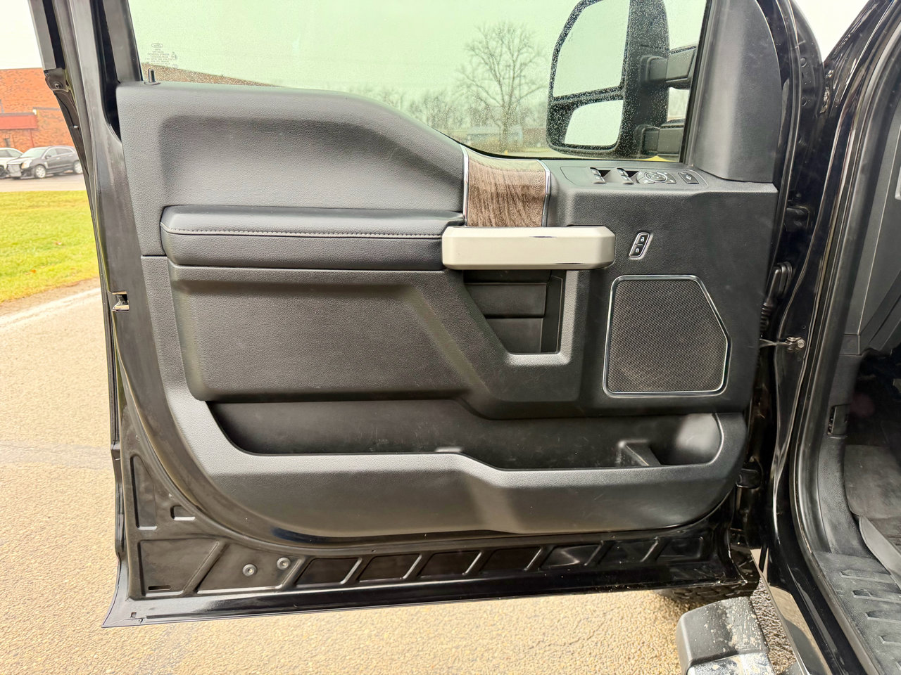 Used 2019 Ford F350 Lariat image 17