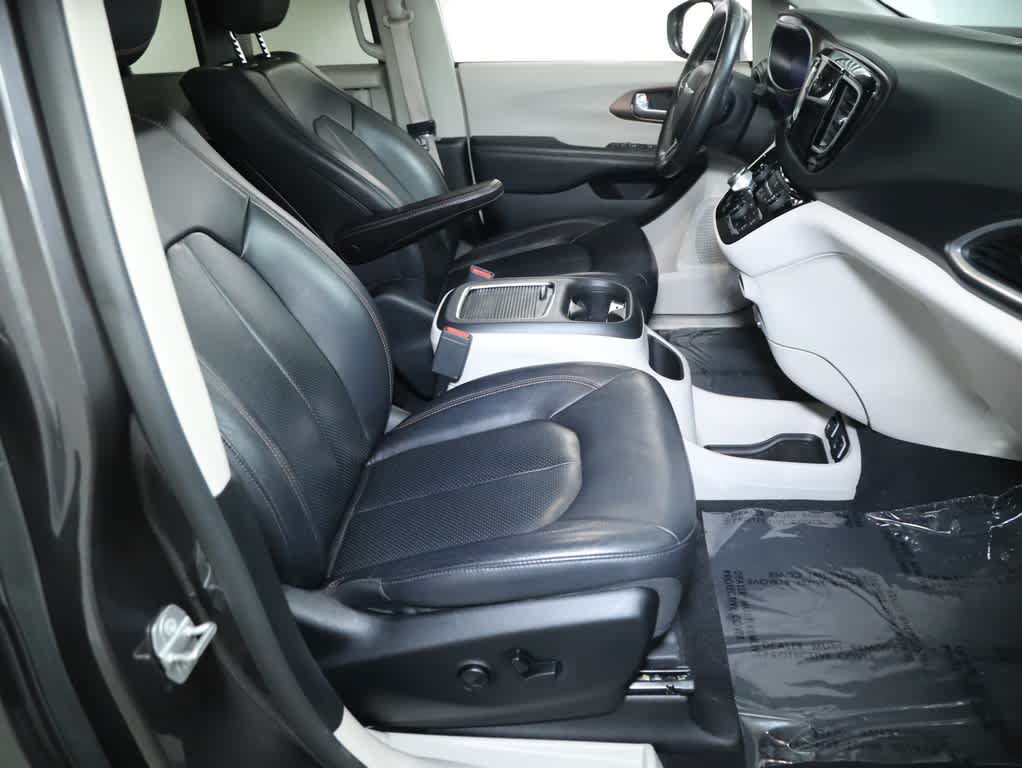 Used 2017 Chrysler Pacifica Touring-L Plus w/ Tire & Wheel Group FWD image 34