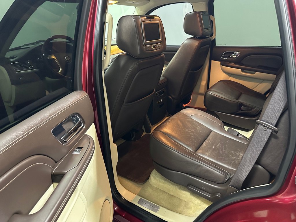 Used 2010 Cadillac Escalade Platinum image 11
