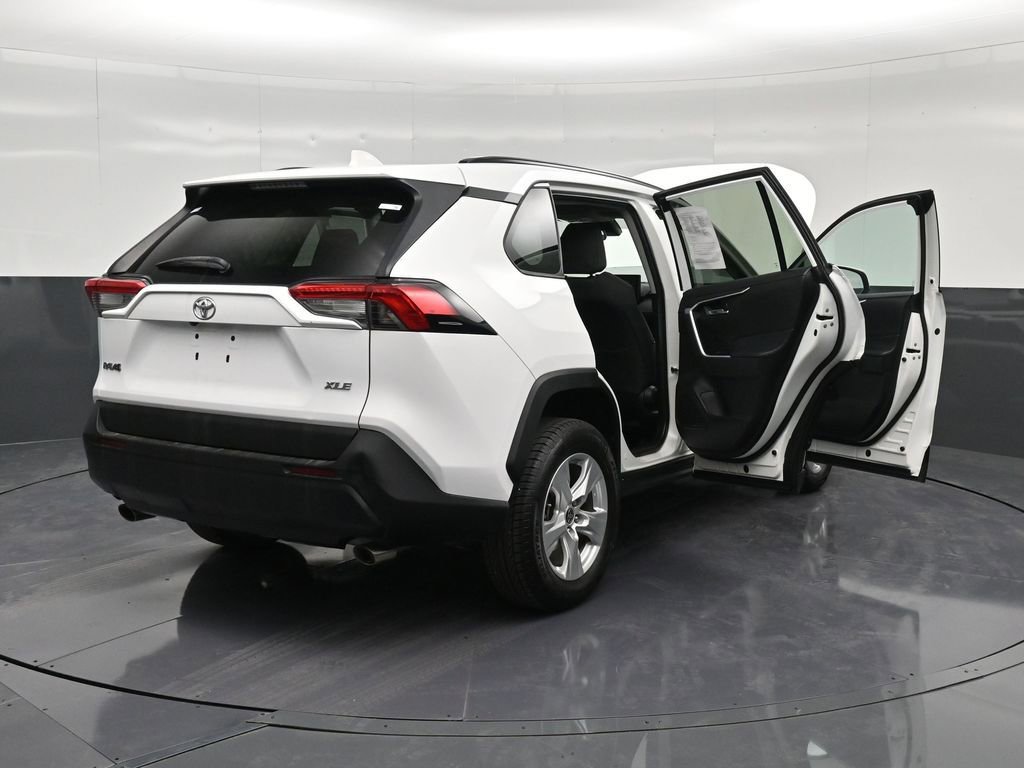Used 2021 Toyota RAV4 XLE w/ Convenience Package image 32
