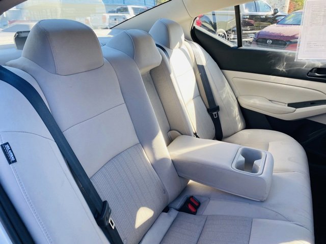 Used 2025 Nissan Altima 2.5 SV image 8