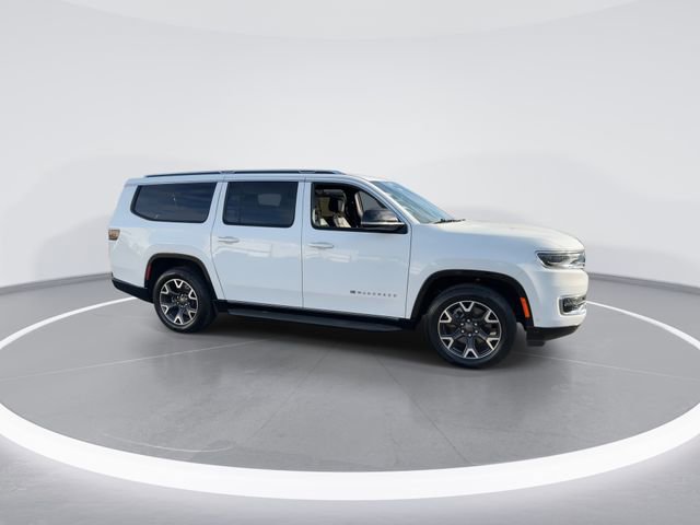 Used 2024 Jeep Wagoneer L Series III w/ Flexible Seating Group AWD/4WD image 9