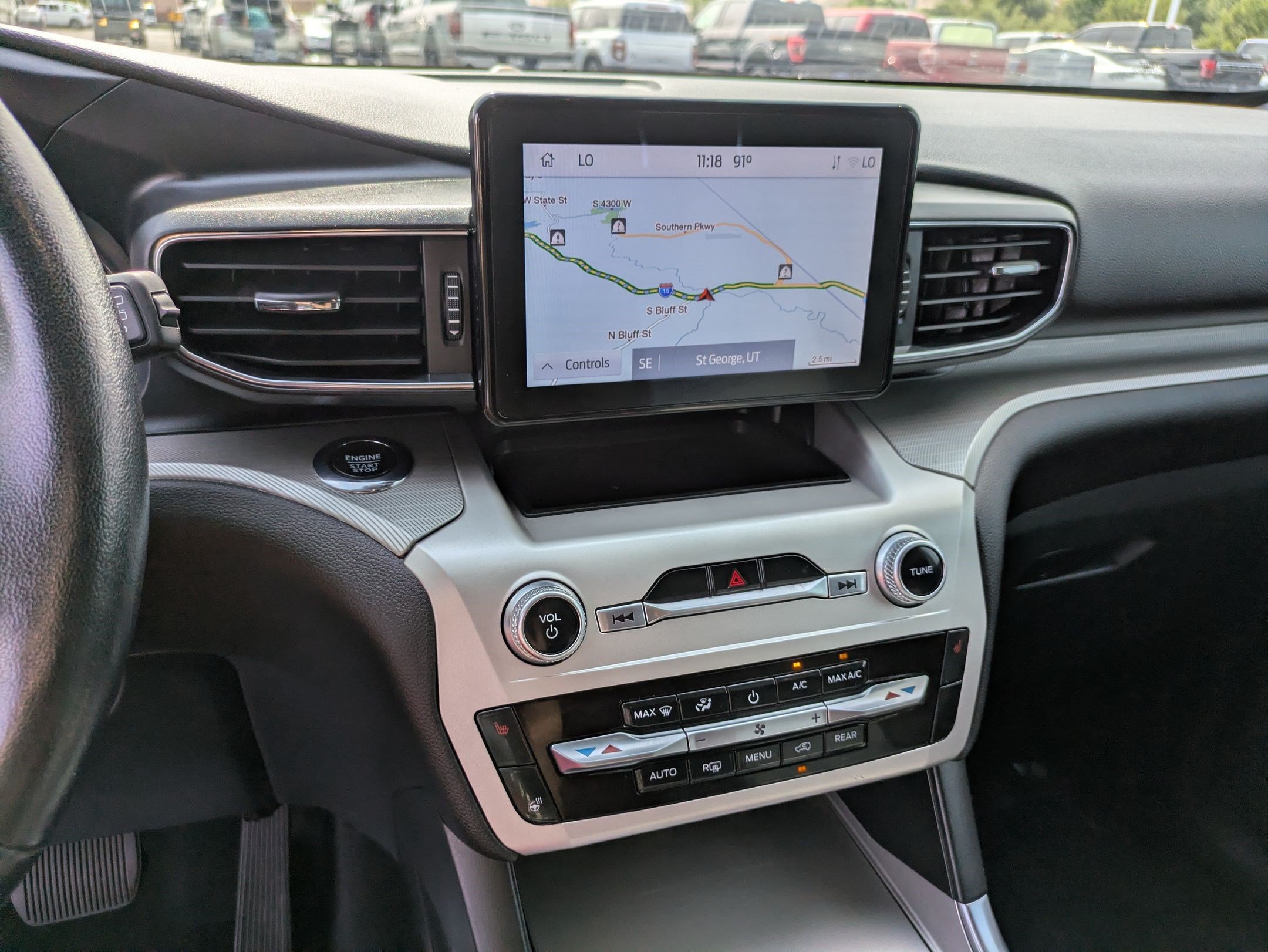 Used 2022 Ford Explorer XLT w/ Equipment Group 202A AWD/4WD image 26