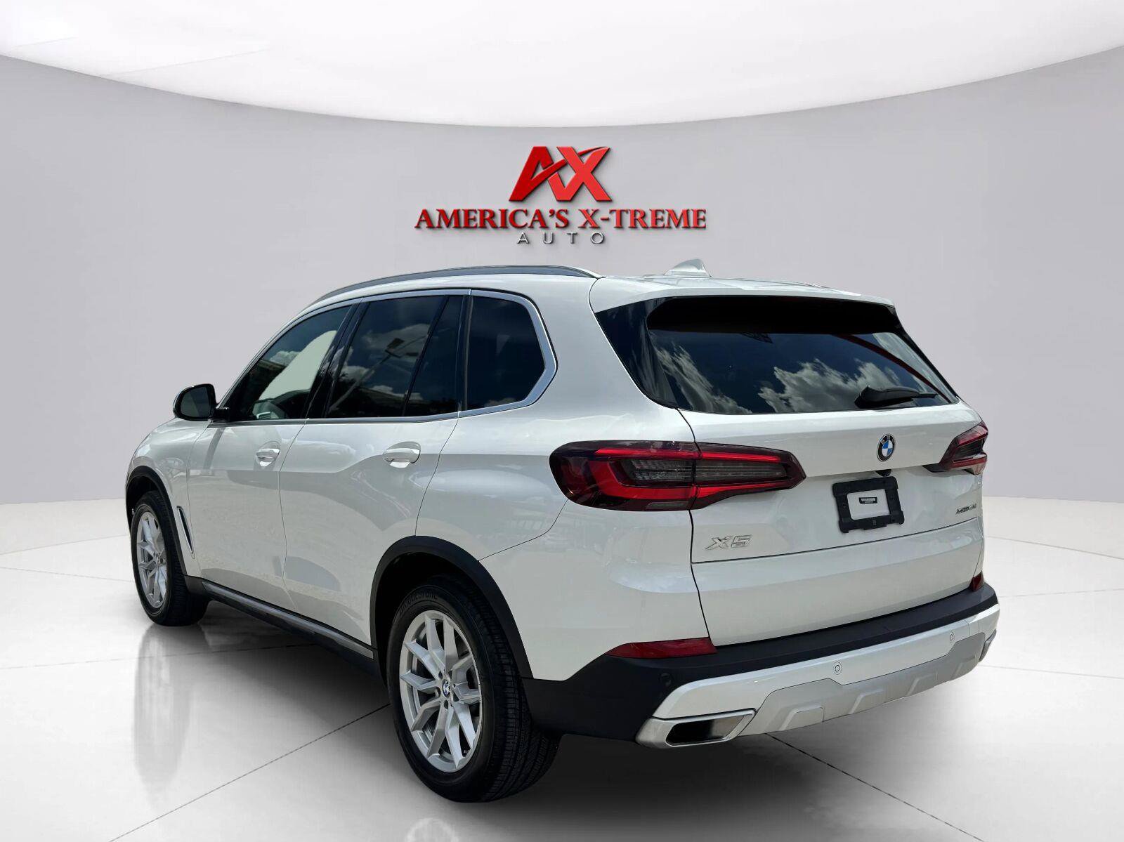 Used 2022 BMW X5 xDrive40i w/ Premium Package AWD/4WD image 4