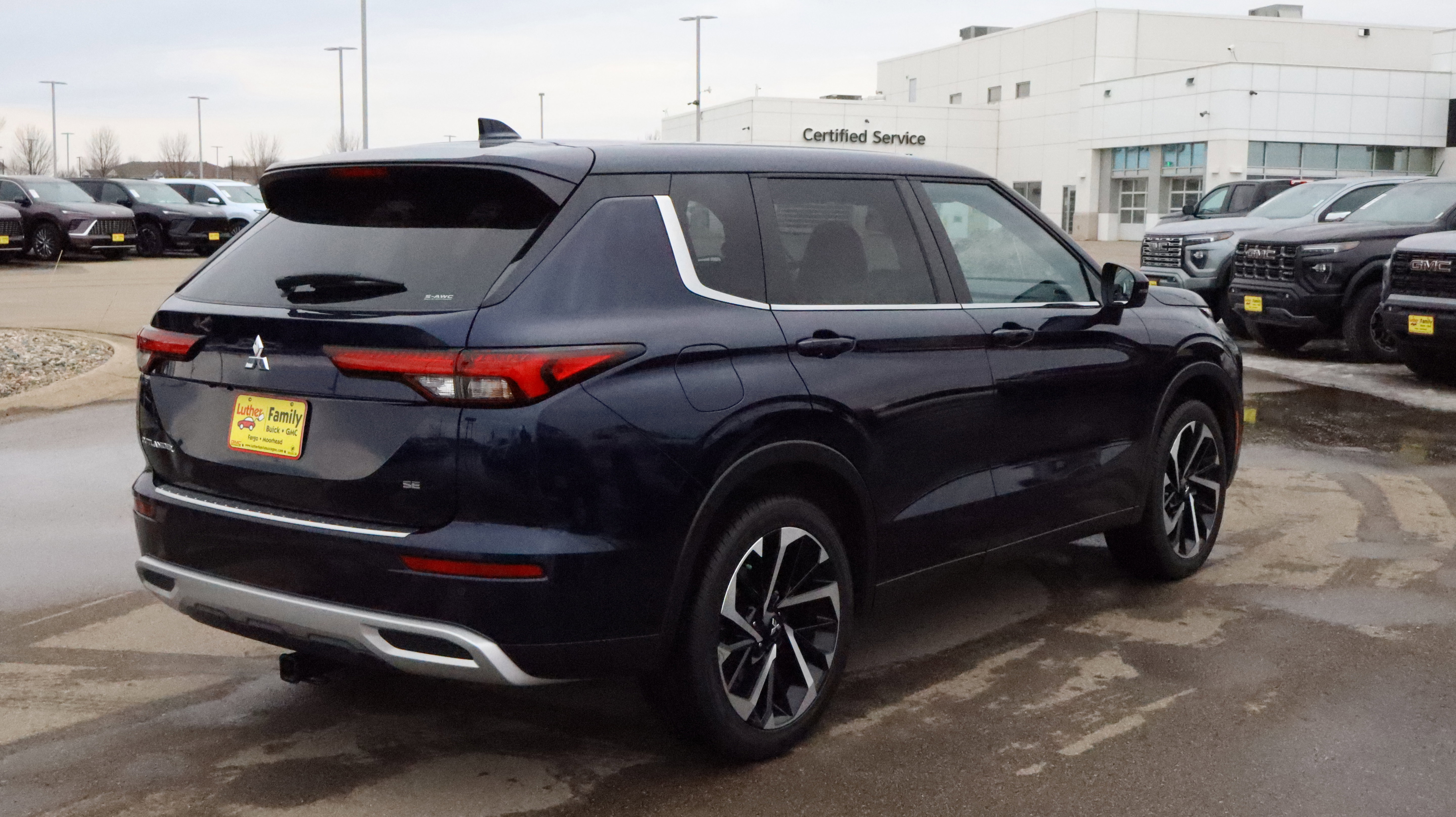 Used 2024 Mitsubishi Outlander SE image 5