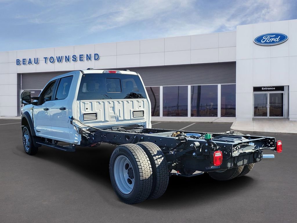 New 2026 Ford F550 4x4 Crew Cab image 3