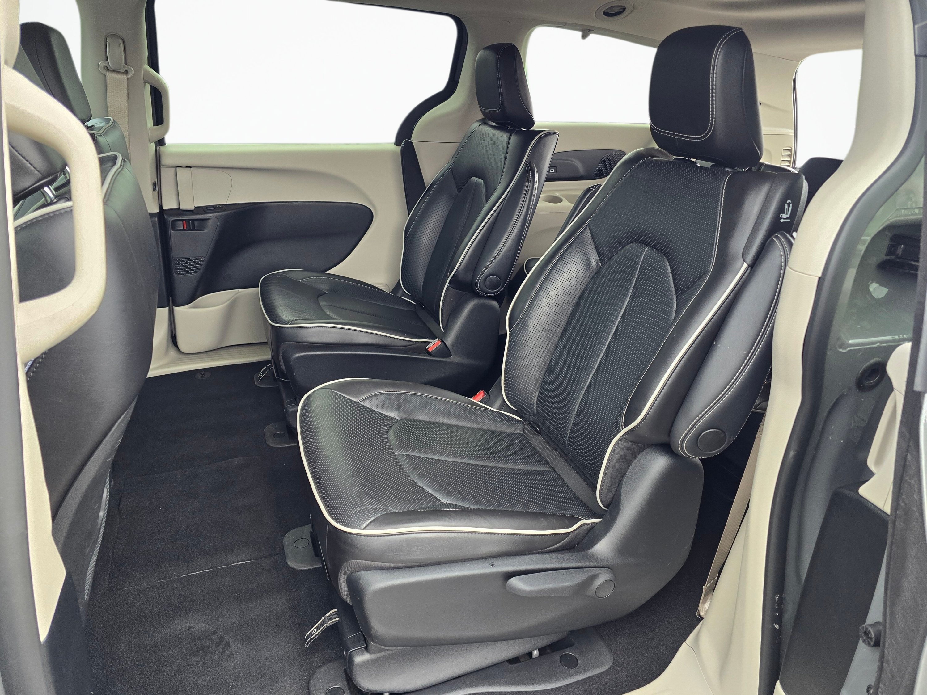 Used 2022 Chrysler Pacifica Limited FWD image 17