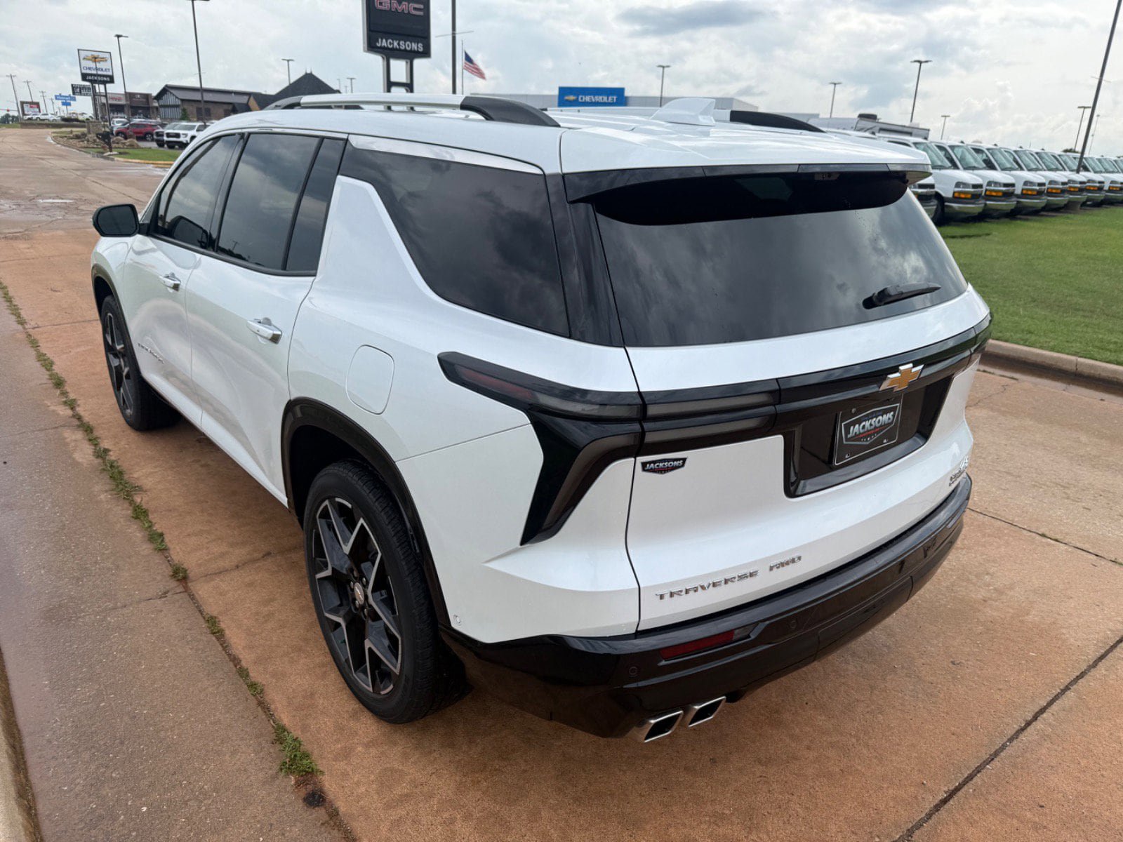 Used 2025 Chevrolet Traverse High Country w/ LPO, Floor Liner Package AWD/4WD image 5