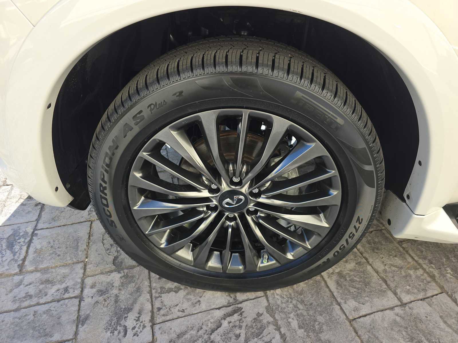 Certified 2024 INFINITI QX80 Premium Select w/ Cargo Package image 9