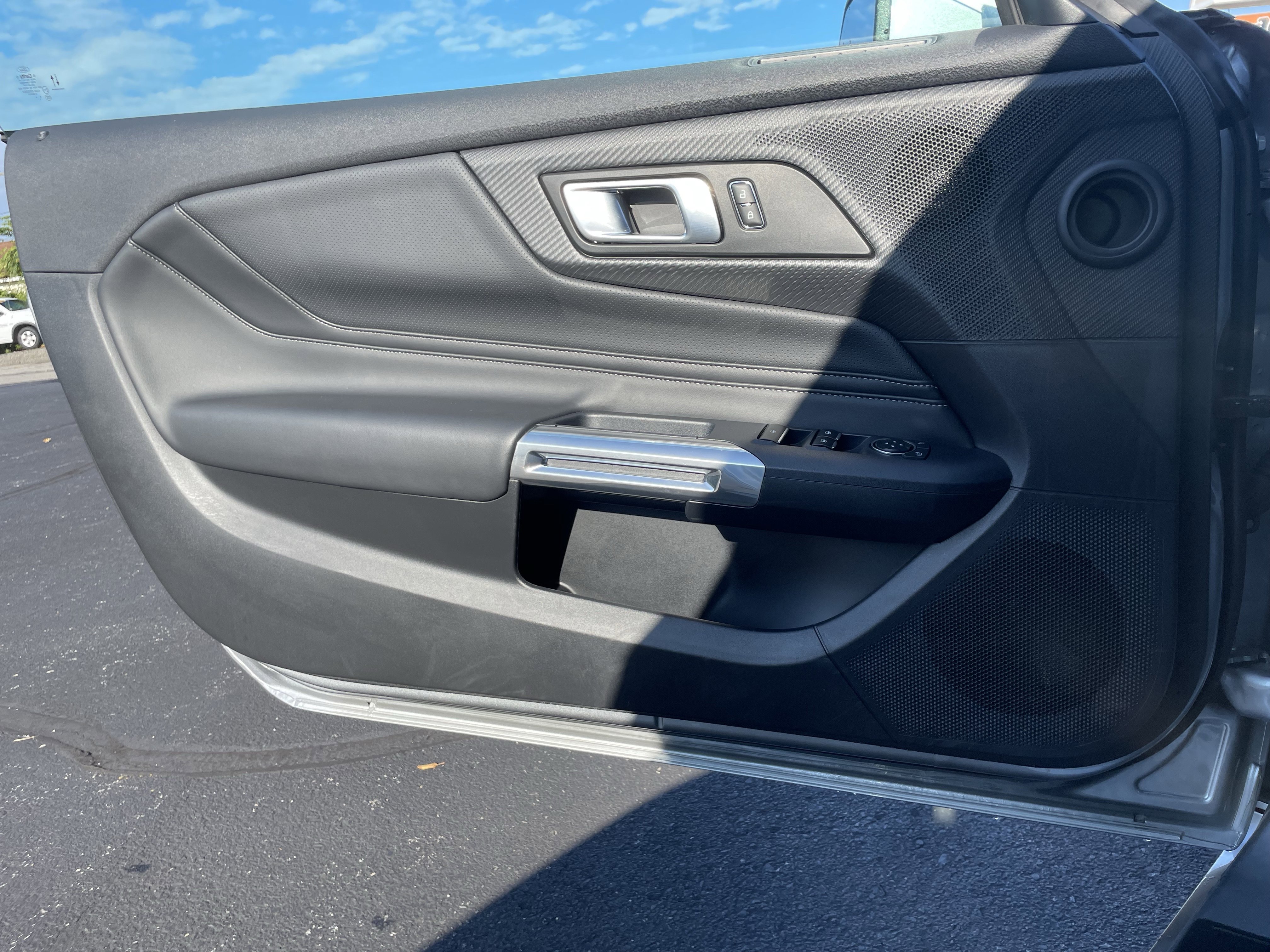 Used 2025 Ford Mustang Premium image 17