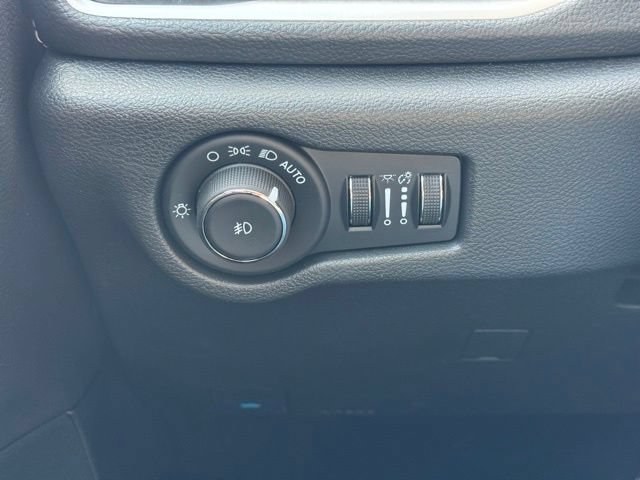 New 2026 Chrysler Pacifica Select FWD image 33