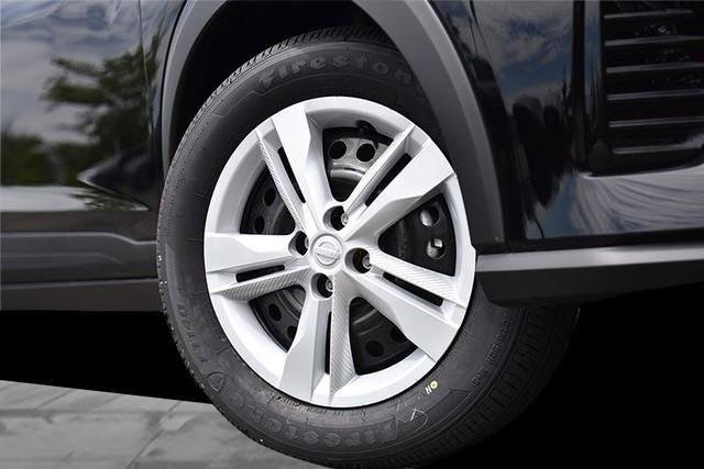 New 2025 Nissan Kicks Play S image 3