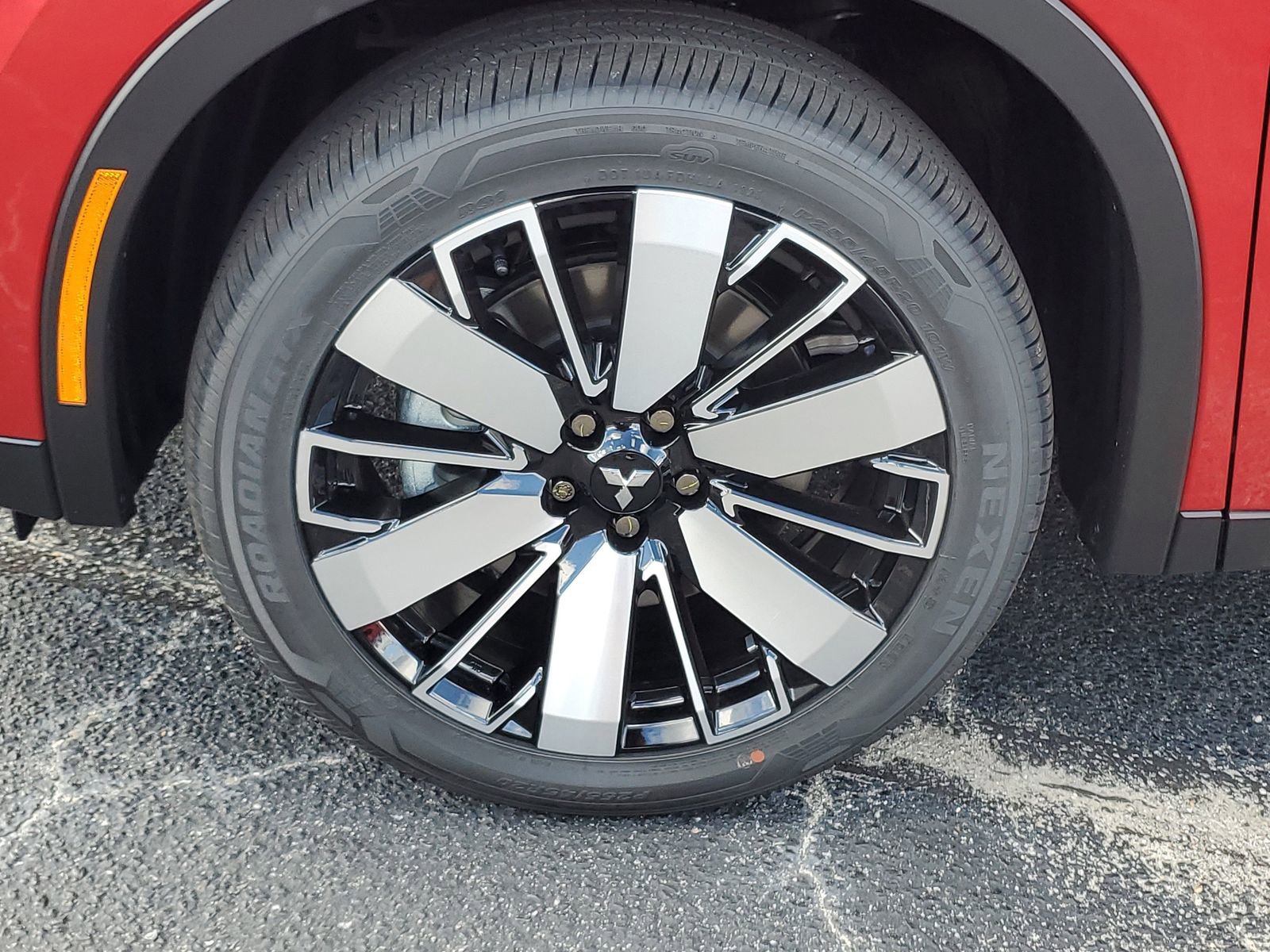 New 2025 Mitsubishi Outlander SE image 30