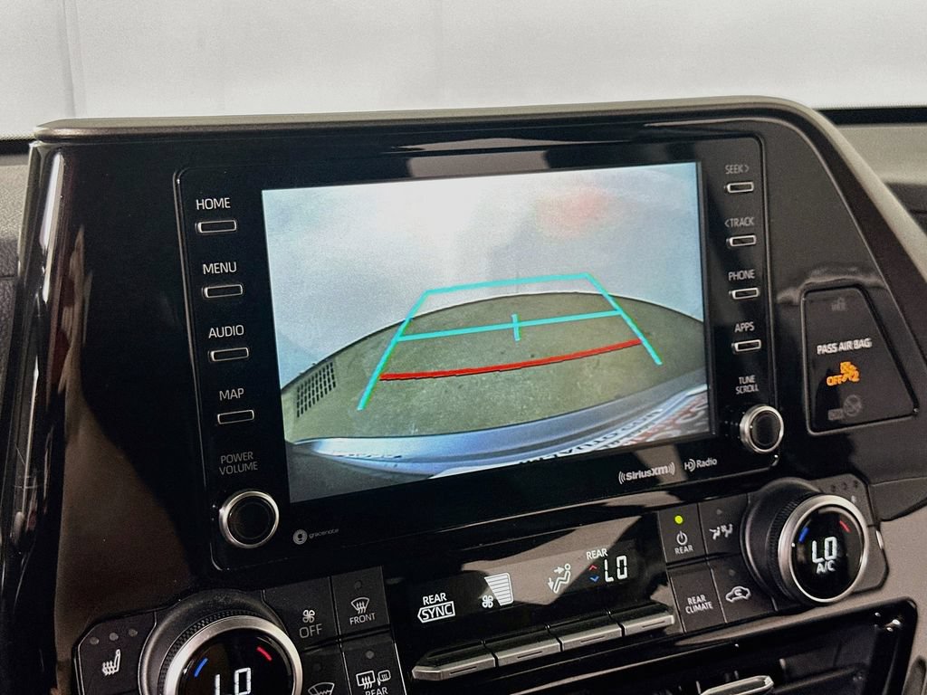 Used 2021 Toyota Highlander XLE FWD image 11