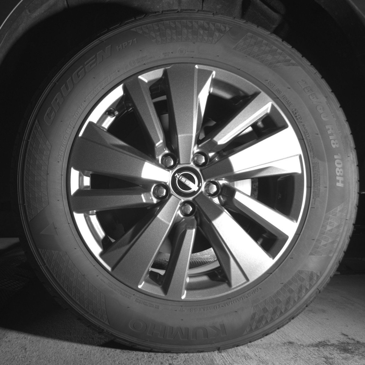 Used 2025 Nissan Pathfinder SV image 14
