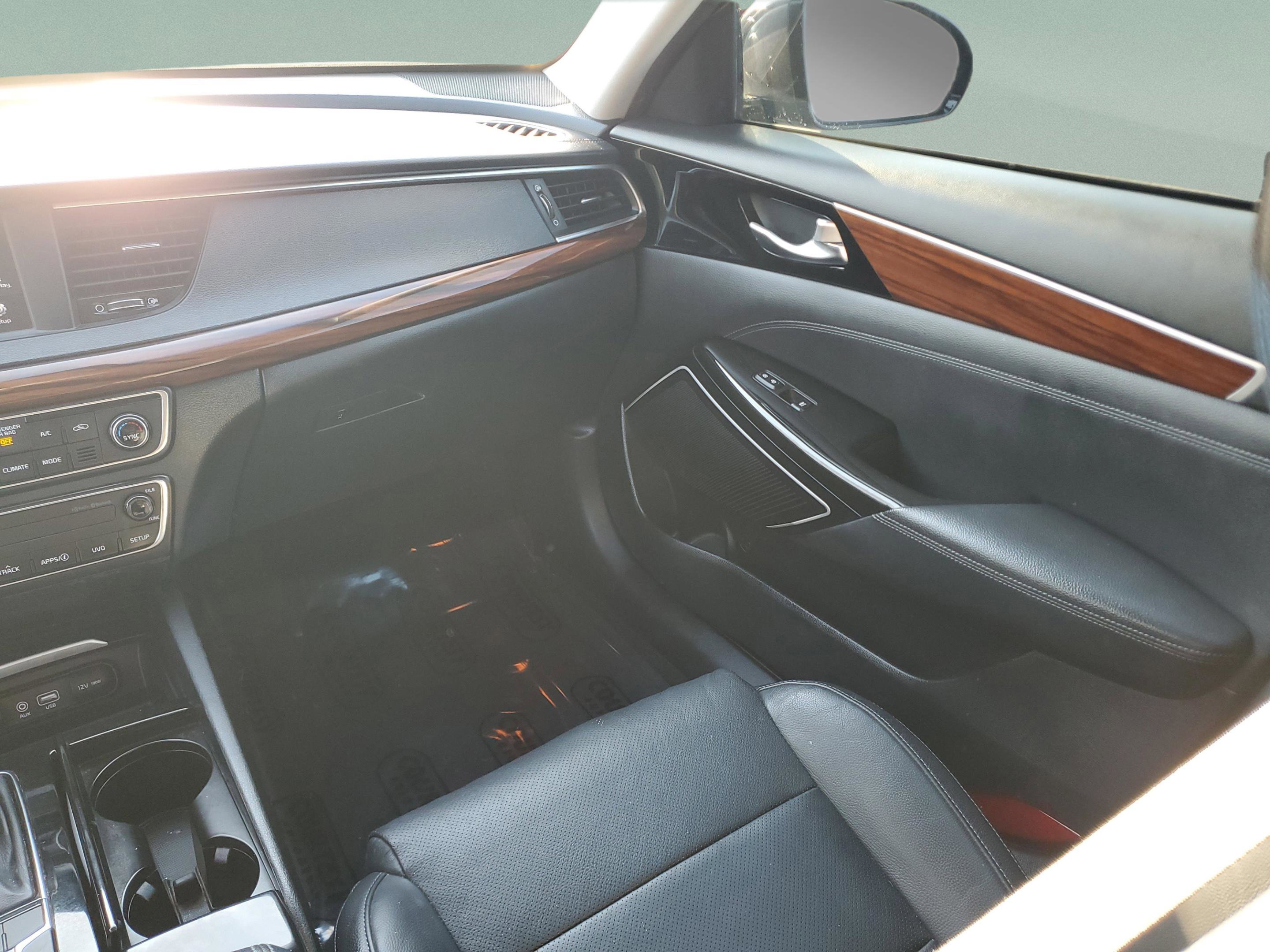 Certified 2018 Kia Cadenza Premium image 15