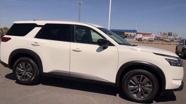 Used 2024 Nissan Pathfinder S AWD/4WD image 3