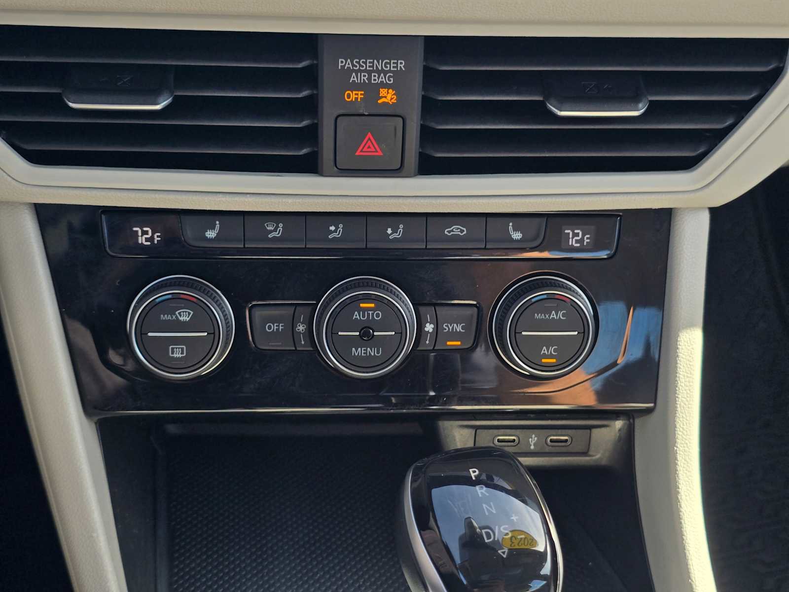 Used 2023 Volkswagen Jetta SE w/ Panoramic Sunroof Package image 28