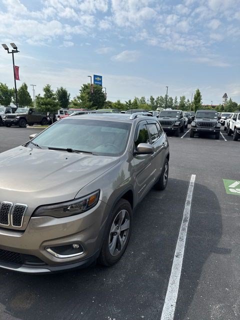 Used 2019 Jeep Cherokee Limited AWD/4WD image 8