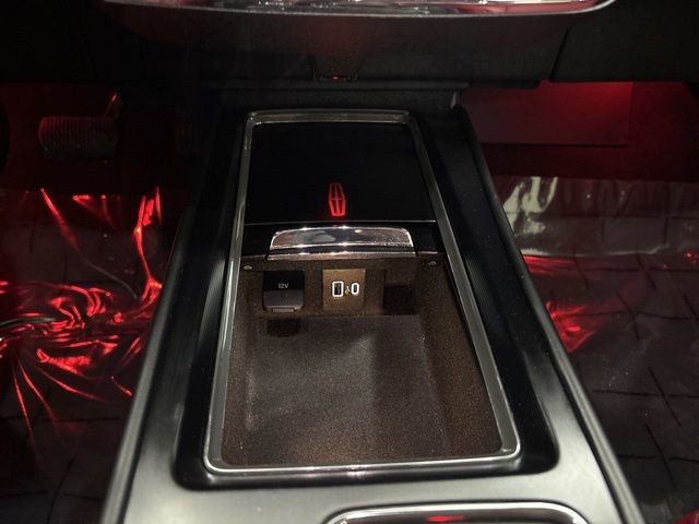 Used 2023 Lincoln Corsair Reserve w/ Rear Removable Package Tray image 39