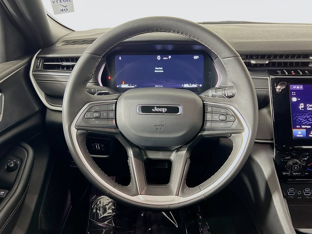 Used 2025 Jeep Grand Cherokee Altitude AWD/4WD image 11