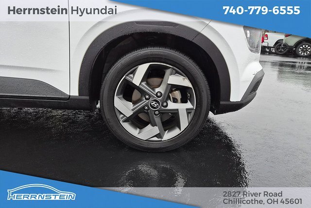 Used 2023 Hyundai Venue SEL image 28