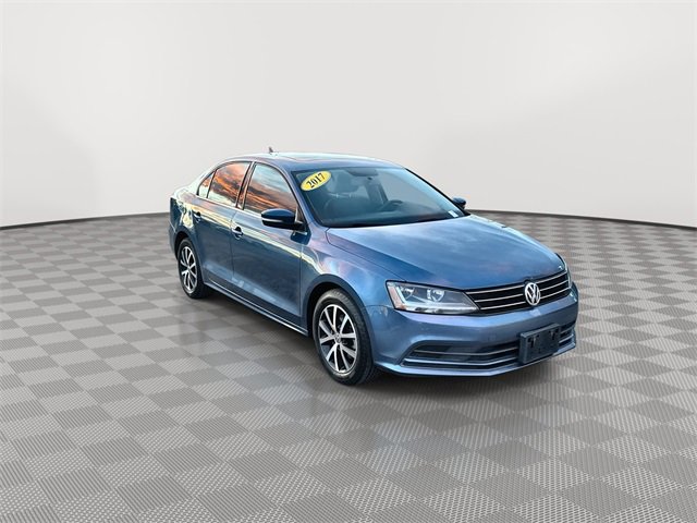 Used 2017 Volkswagen Jetta SE image 2