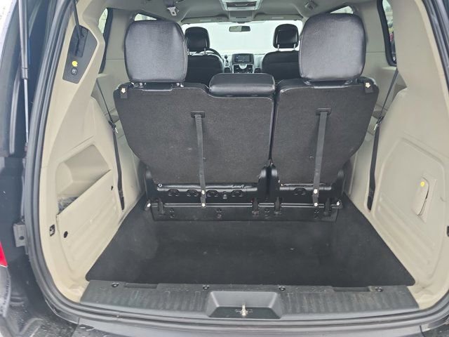 Used 2011 Chrysler Town & Country Touring FWD image 11