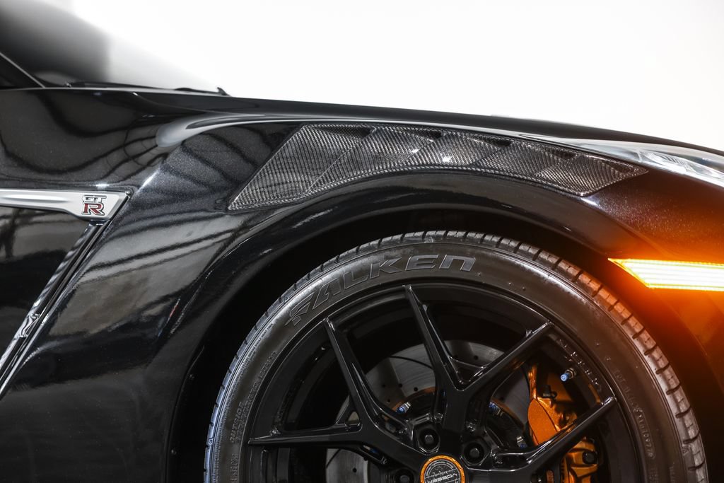 Used 2017 Nissan GT-R Premium AWD/4WD image 7