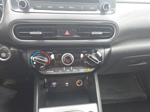 Used 2023 Hyundai Kona SEL w/ Cargo Package image 18