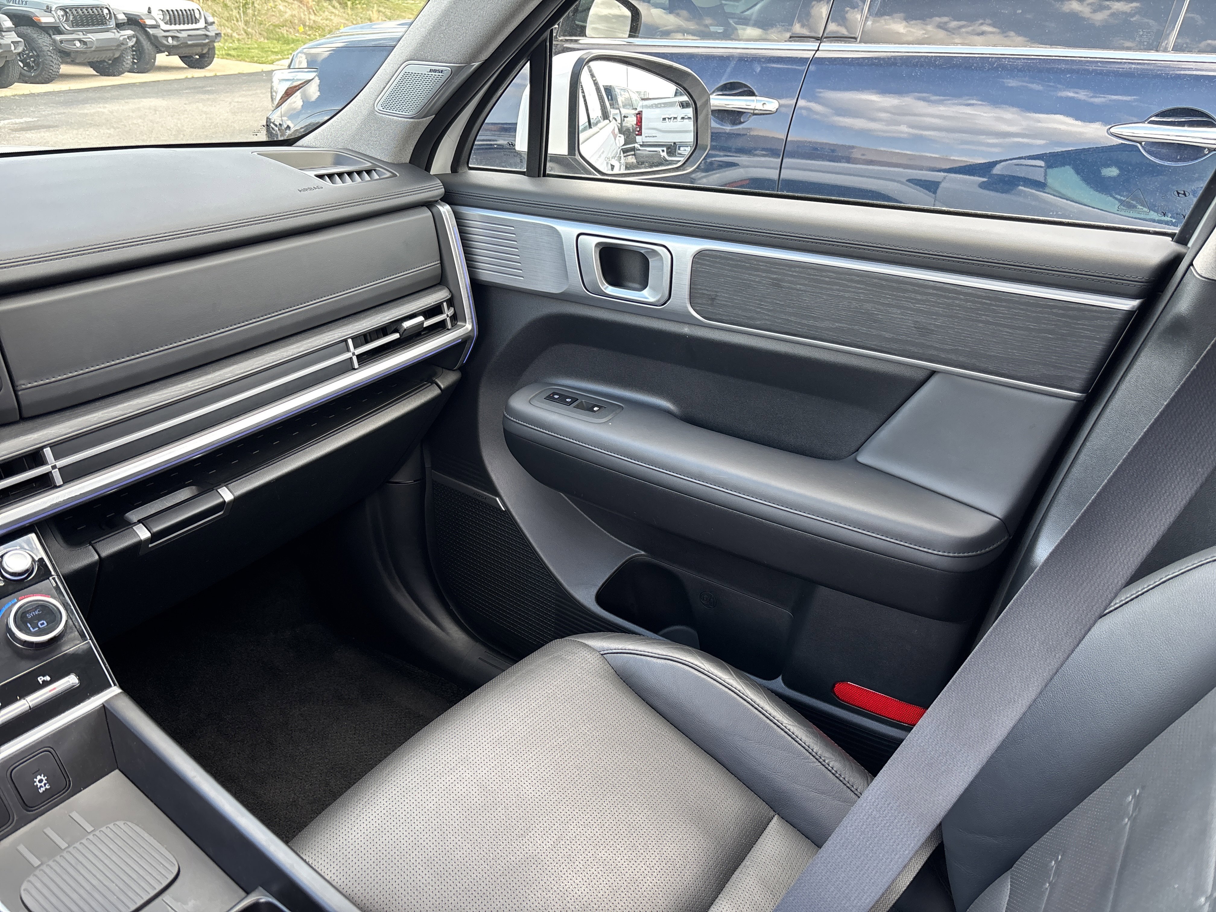 Used 2024 Hyundai Santa Fe Limited image 42