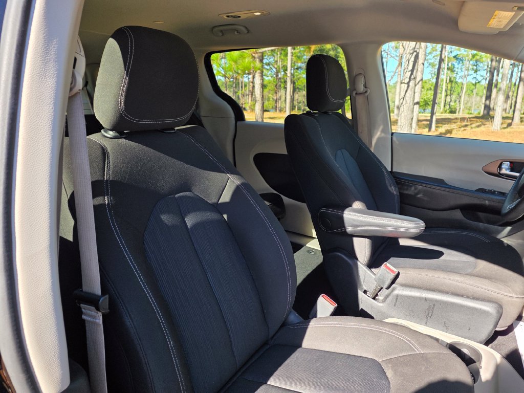 Used 2023 Chrysler Voyager LX FWD image 25