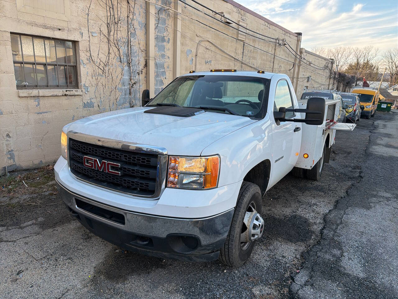 Used 2011 GMC Sierra 3500 W/T w/ Snow Plow Prep Package image 3