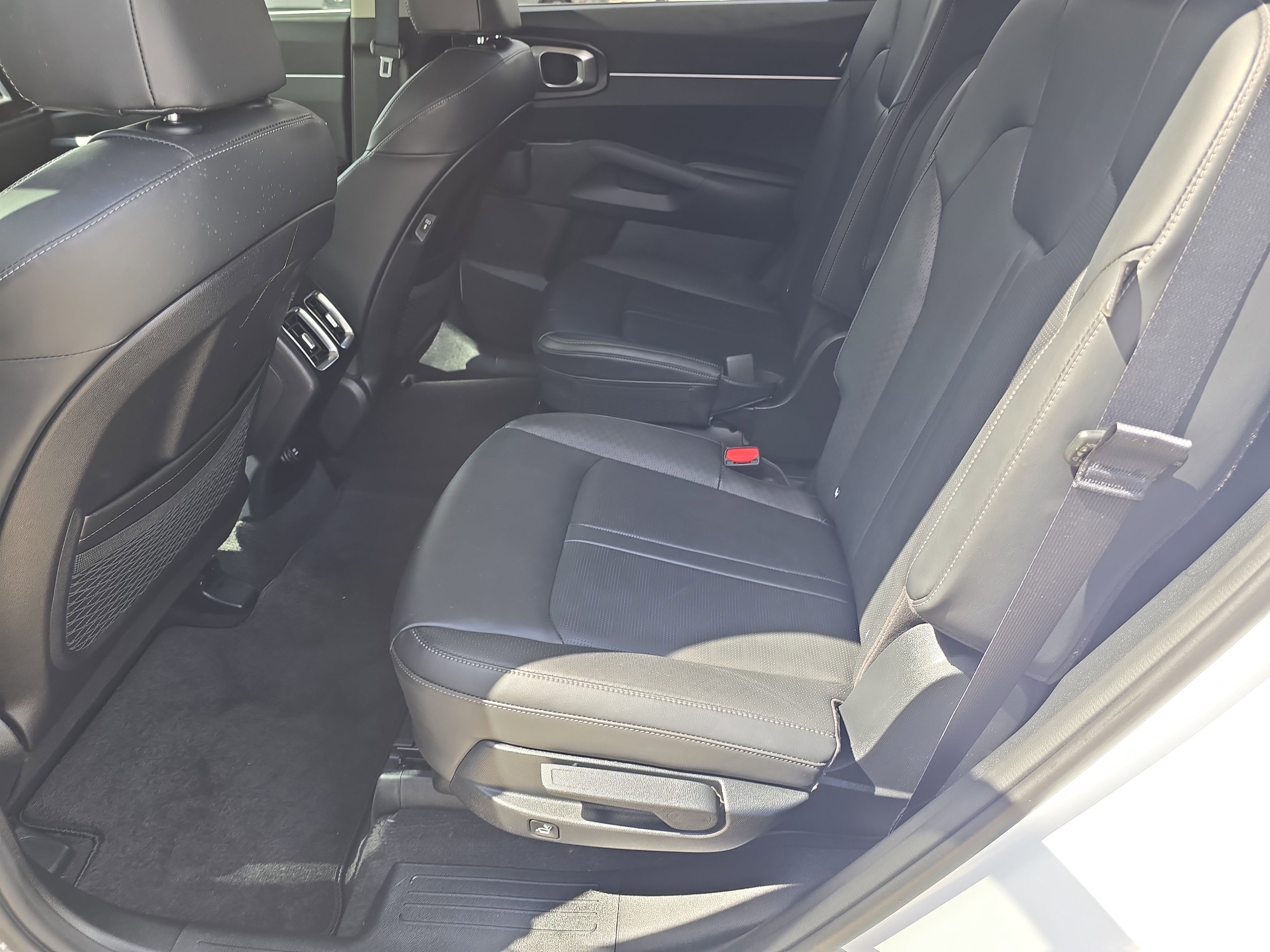 Used 2025 Kia Sorento EX w/ Panoramic Sunroof Package image 17