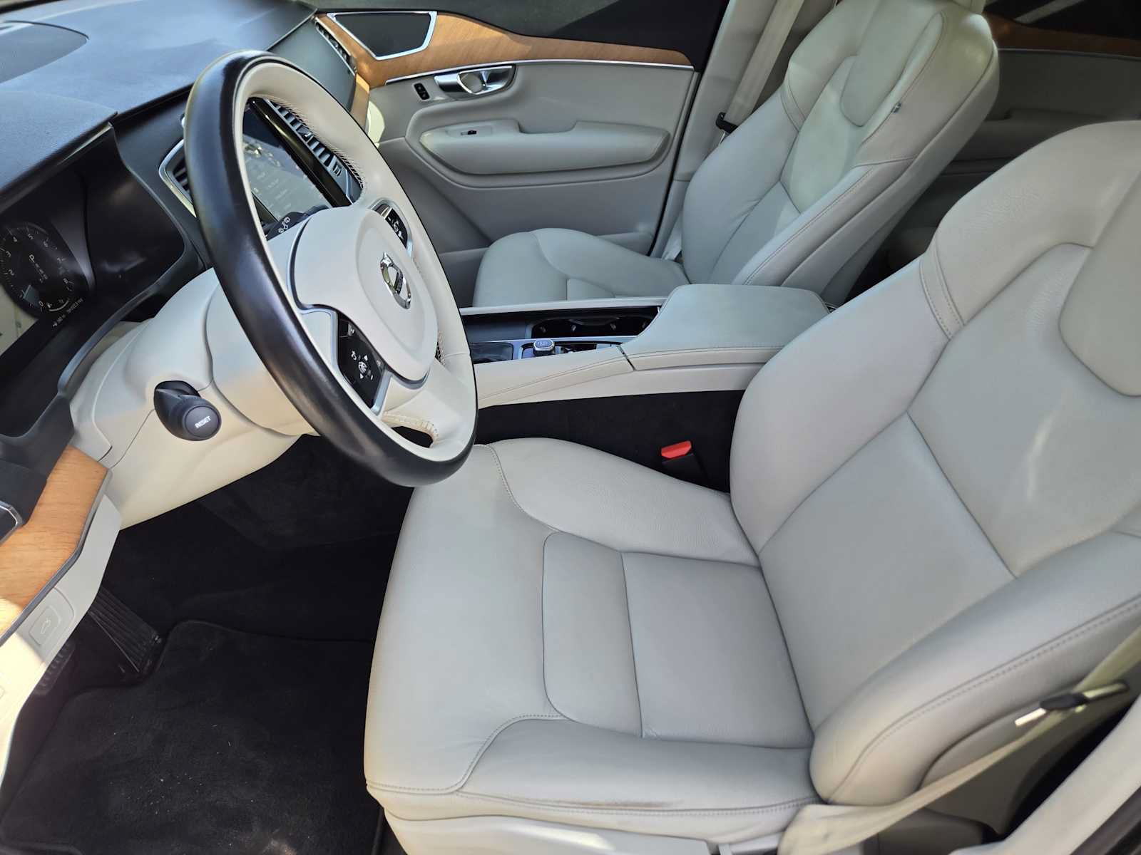 Used 2021 Volvo XC90 T5 Momentum w/ Climate Package FWD image 14