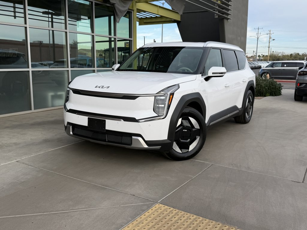 Used 2025 Kia EV9 Wind image 2
