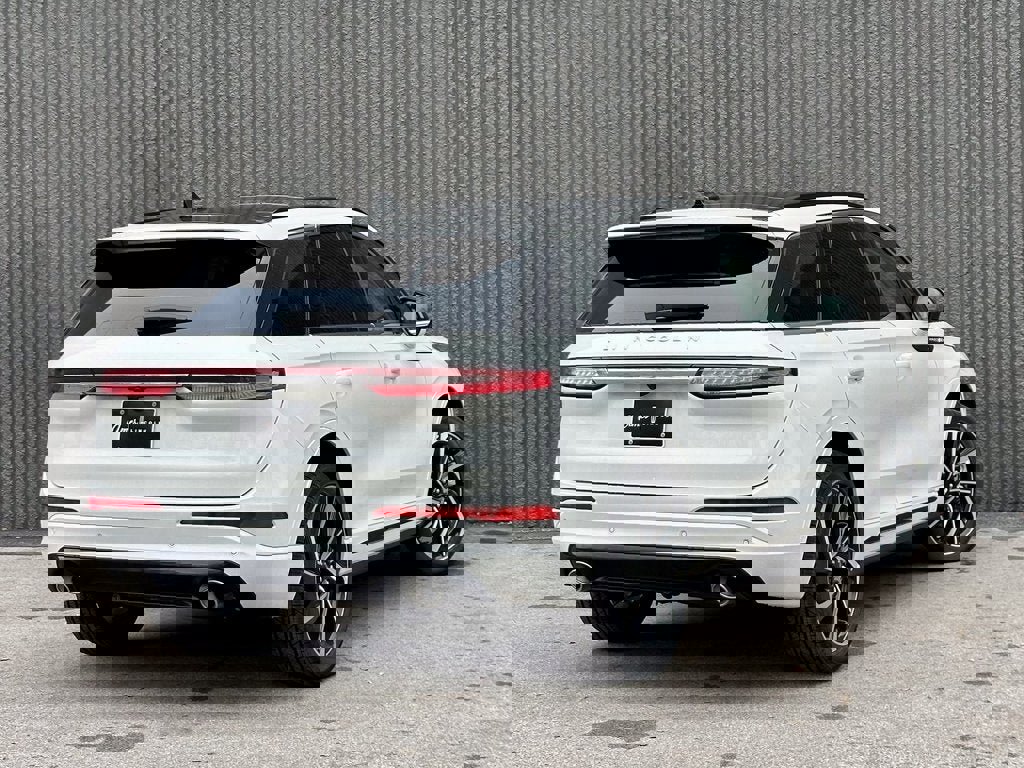 New 2025 Lincoln Corsair Grand Touring image 3