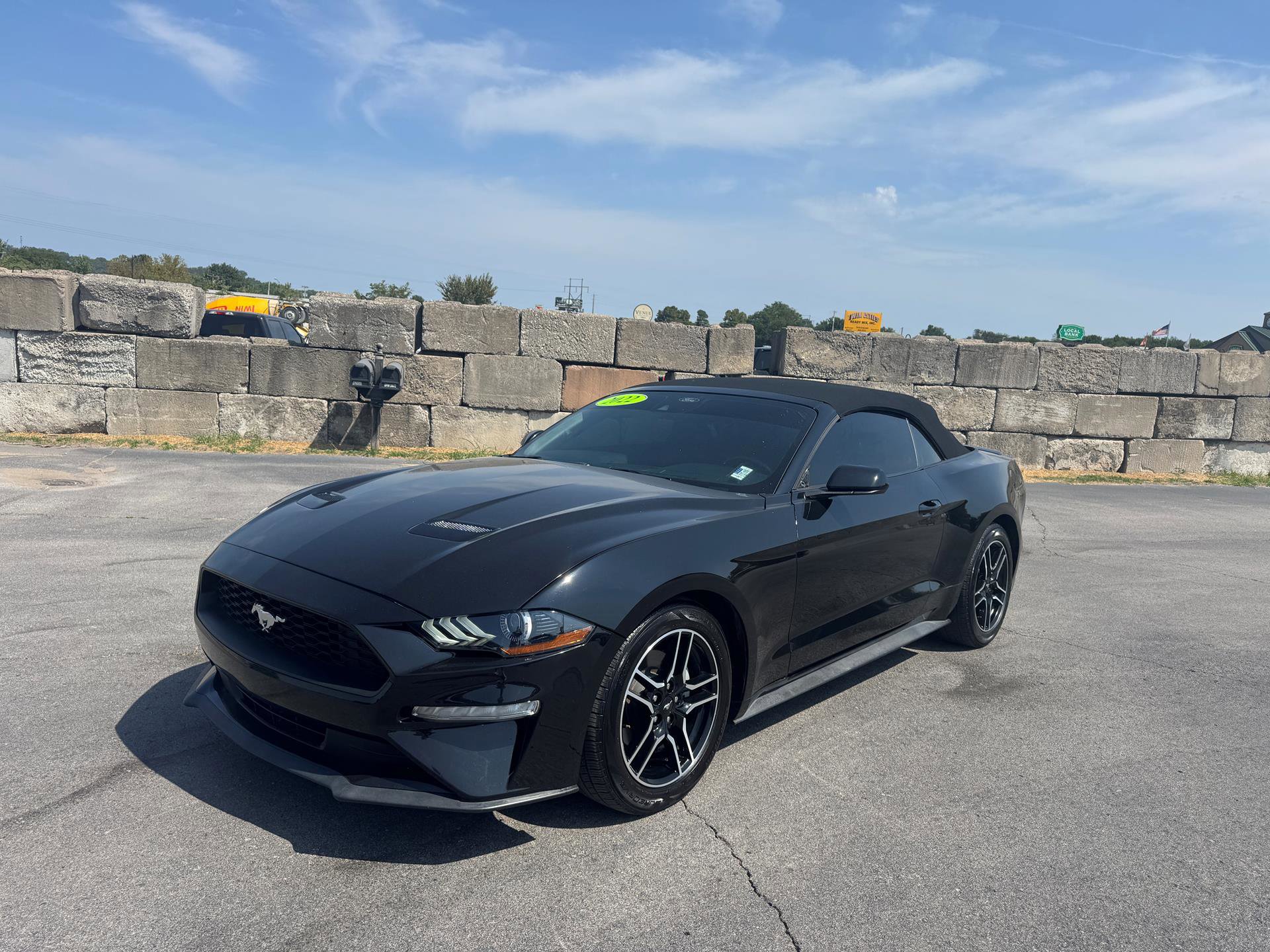 Used 2022 Ford Mustang Premium RWD image 2