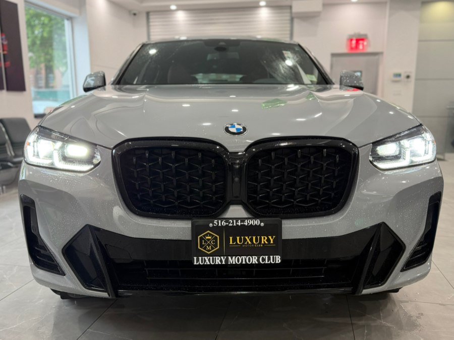 Used 2023 BMW X4 xDrive30i w/ M Sport Package AWD/4WD image 3