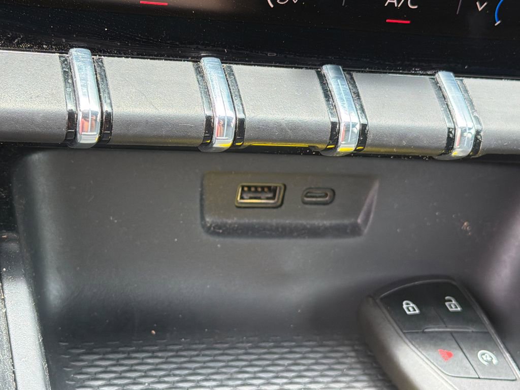 Used 2026 GMC Terrain Elevation w/ Black Edition FWD image 32