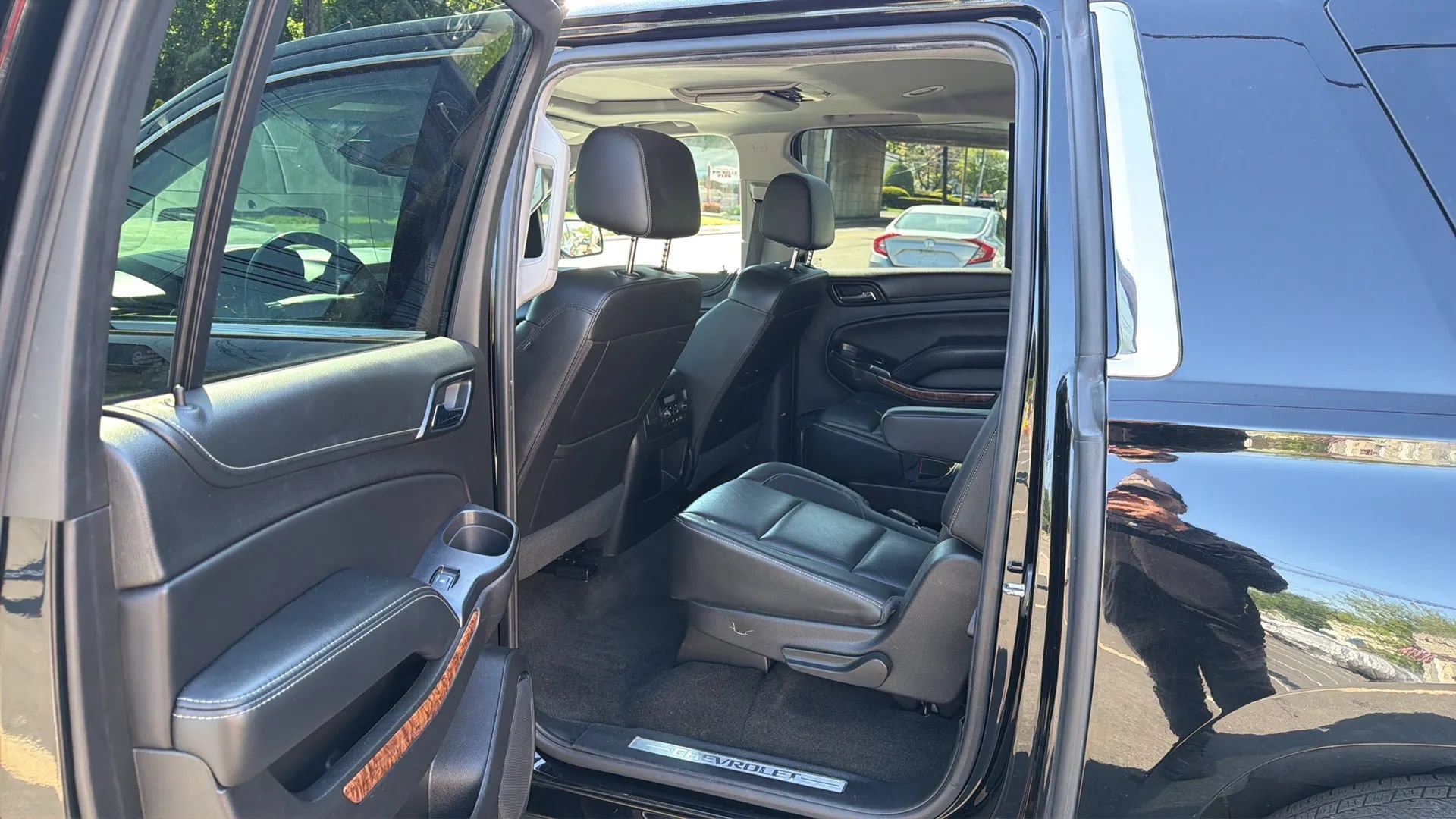 Used 2018 Chevrolet Suburban Premier AWD/4WD image 27