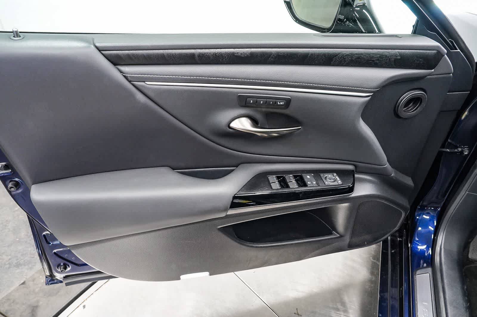 Used 2024 Lexus ES 300h w/ Premium Package FWD image 22