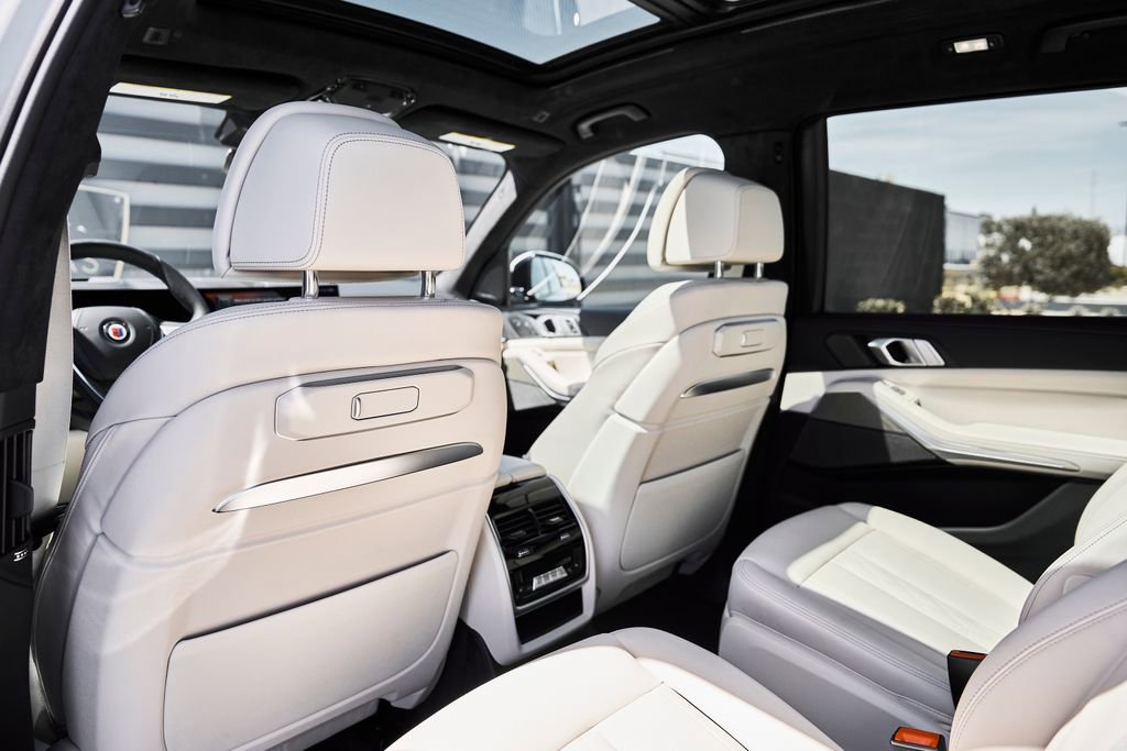 Used 2023 BMW ALPINA XB7 image 42