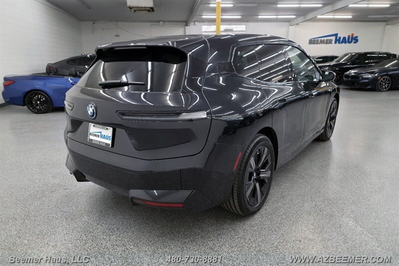 Used 2024 BMW iX xDrive50 w/ Sport Package AWD/4WD image 8